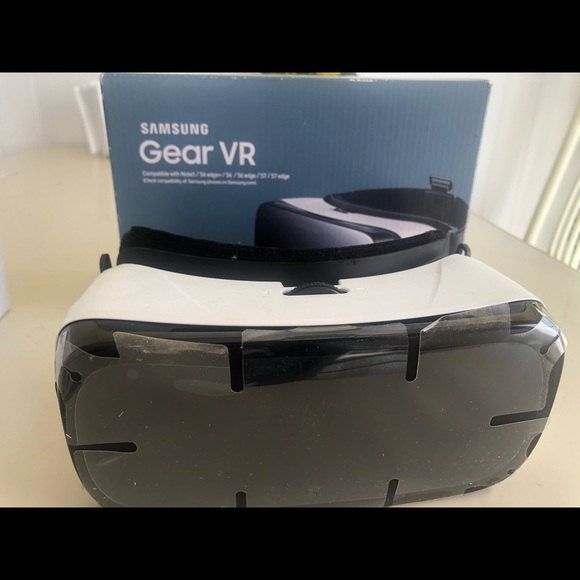 Samsung Gear VR Brand New - Picture 2 of 6